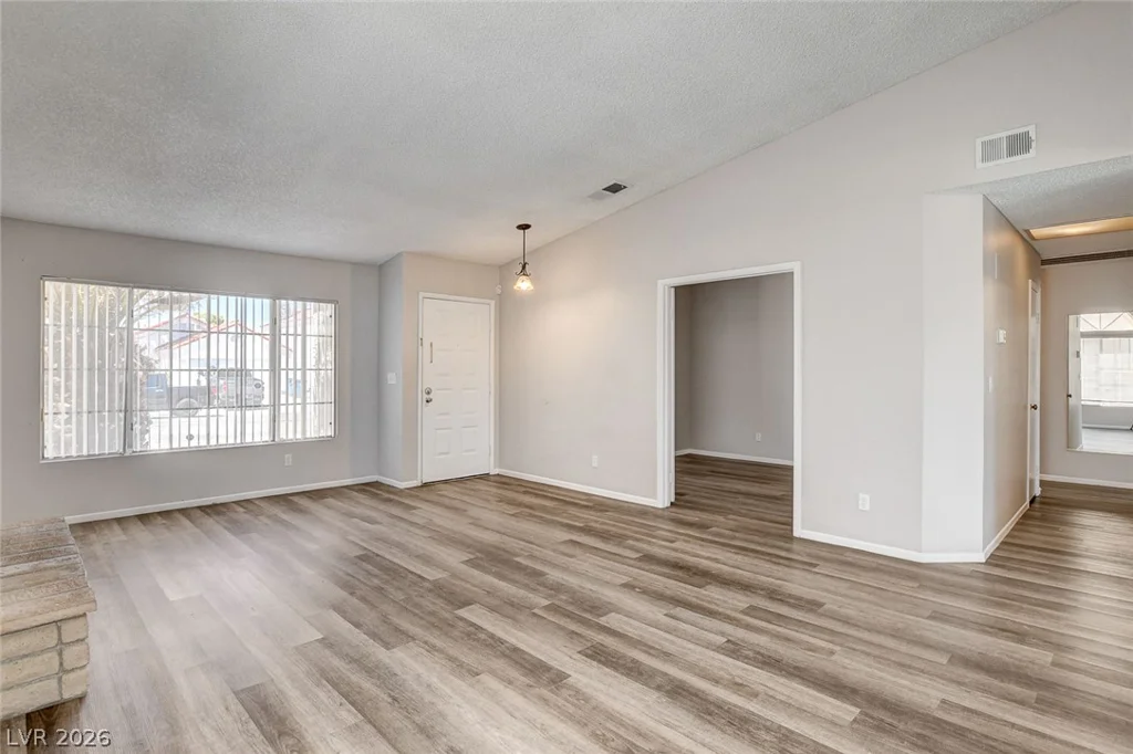 6209 Warm River, Las Vegas, NV 89108