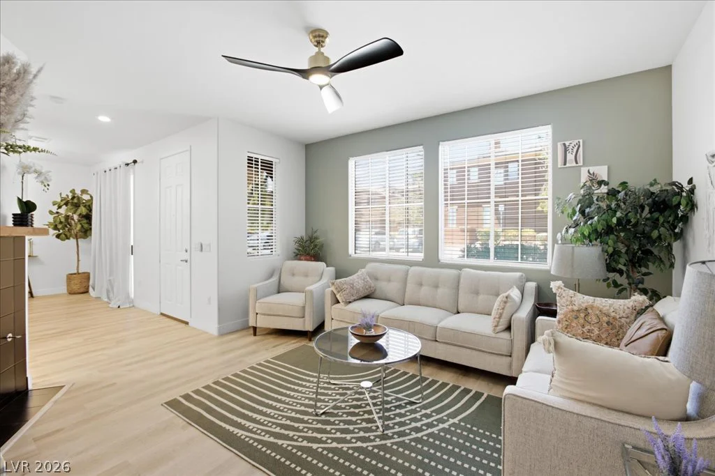 10231 Deerfield Beach, Las Vegas, NV 89129