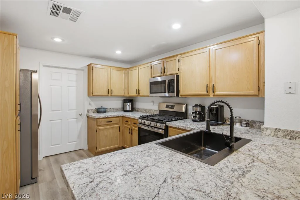 10231 Deerfield Beach, Las Vegas, NV 89129