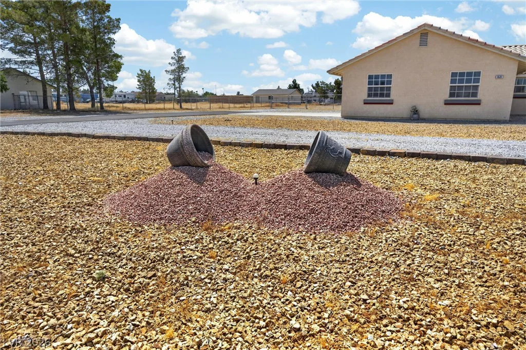 1531 Hickory, Pahrump, NV 89048