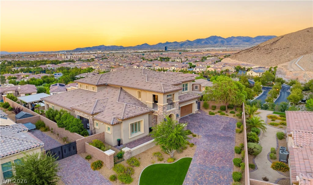 2 Olympia Outlook, Las Vegas, NV 89141