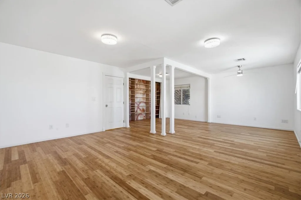 5936 Royal Castle, Las Vegas, NV 89130