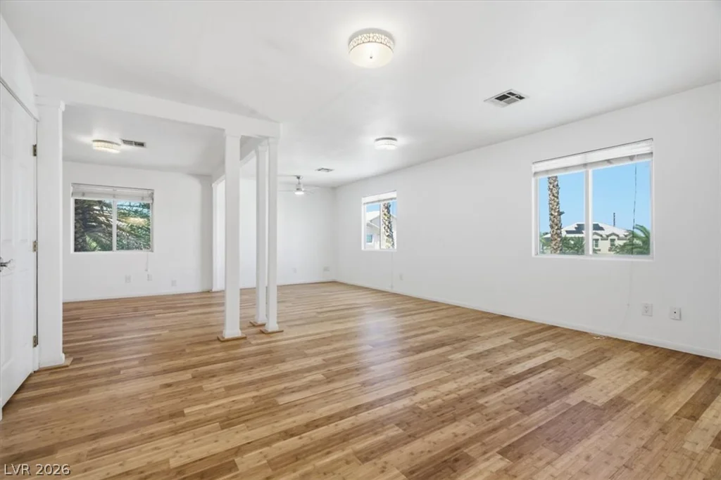 5936 Royal Castle, Las Vegas, NV 89130