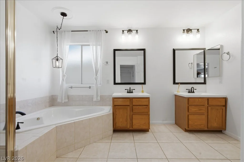 5936 Royal Castle, Las Vegas, NV 89130
