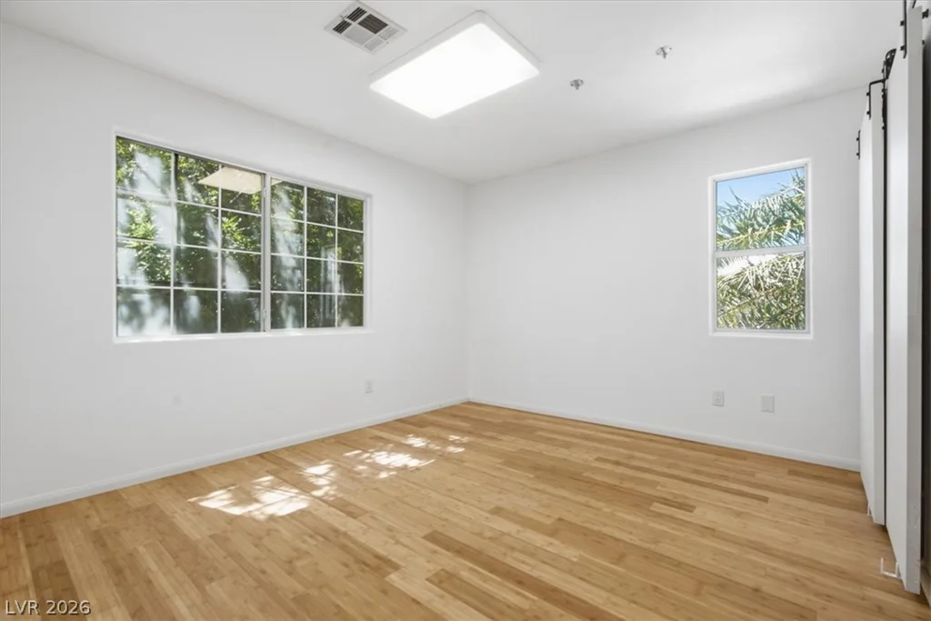 5936 Royal Castle, Las Vegas, NV 89130