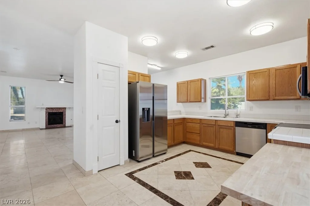 5936 Royal Castle, Las Vegas, NV 89130