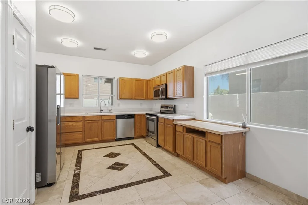5936 Royal Castle, Las Vegas, NV 89130