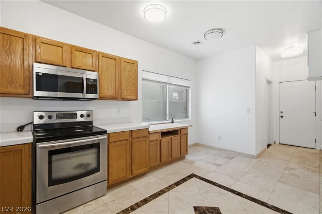 5936 Royal Castle, Las Vegas, NV 89130