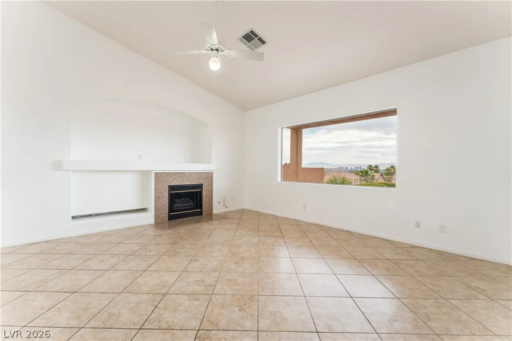 931 Temple View, Las Vegas, NV 89110
