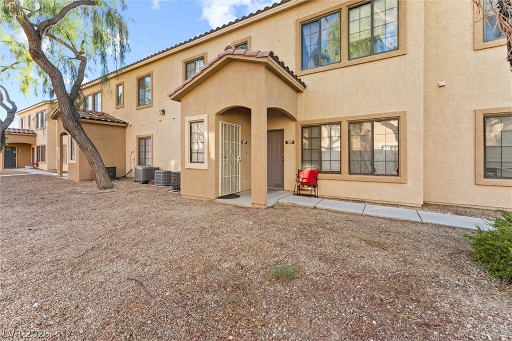 2041 Hussium Hills, Las Vegas, NV 89108