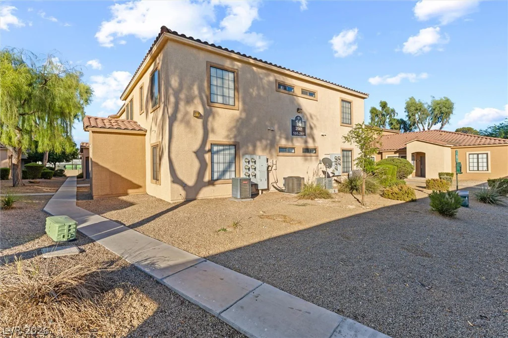 2041 Hussium Hills, Las Vegas, NV 89108
