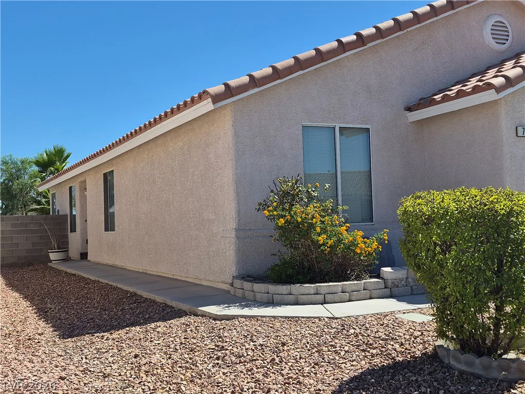 705 Alecandro Daniel, North Las Vegas, NV 89031
