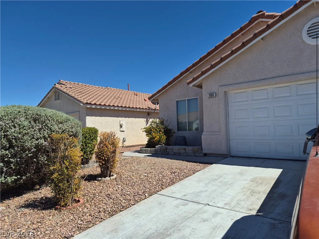705 Alecandro Daniel, North Las Vegas, NV 89031