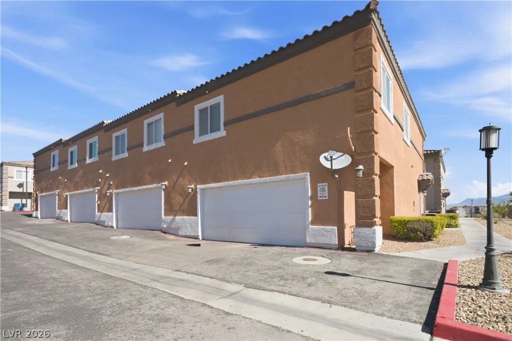 10410 Gold Shadow, Las Vegas, NV 89129