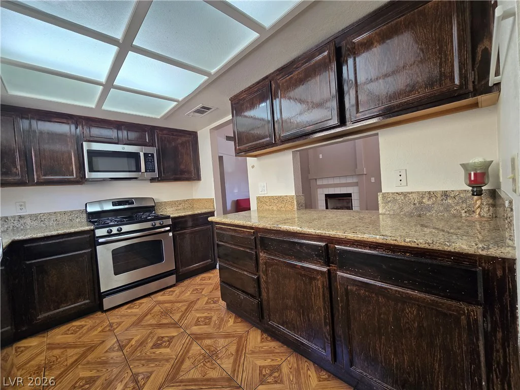 104 Lucy Thompson, Las Vegas, NV 89107