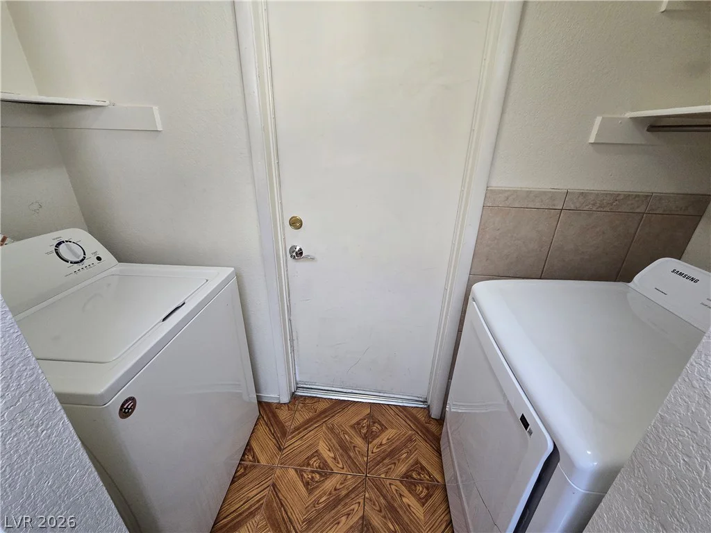 104 Lucy Thompson, Las Vegas, NV 89107