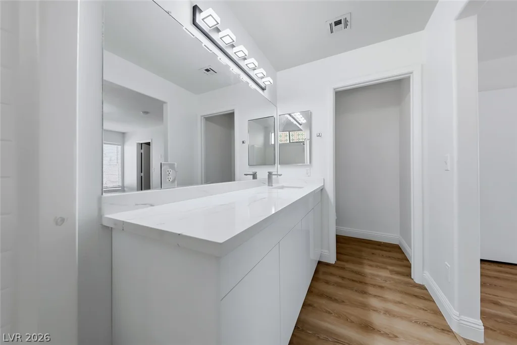 8608 Hidden Pines, Las Vegas, NV 89143