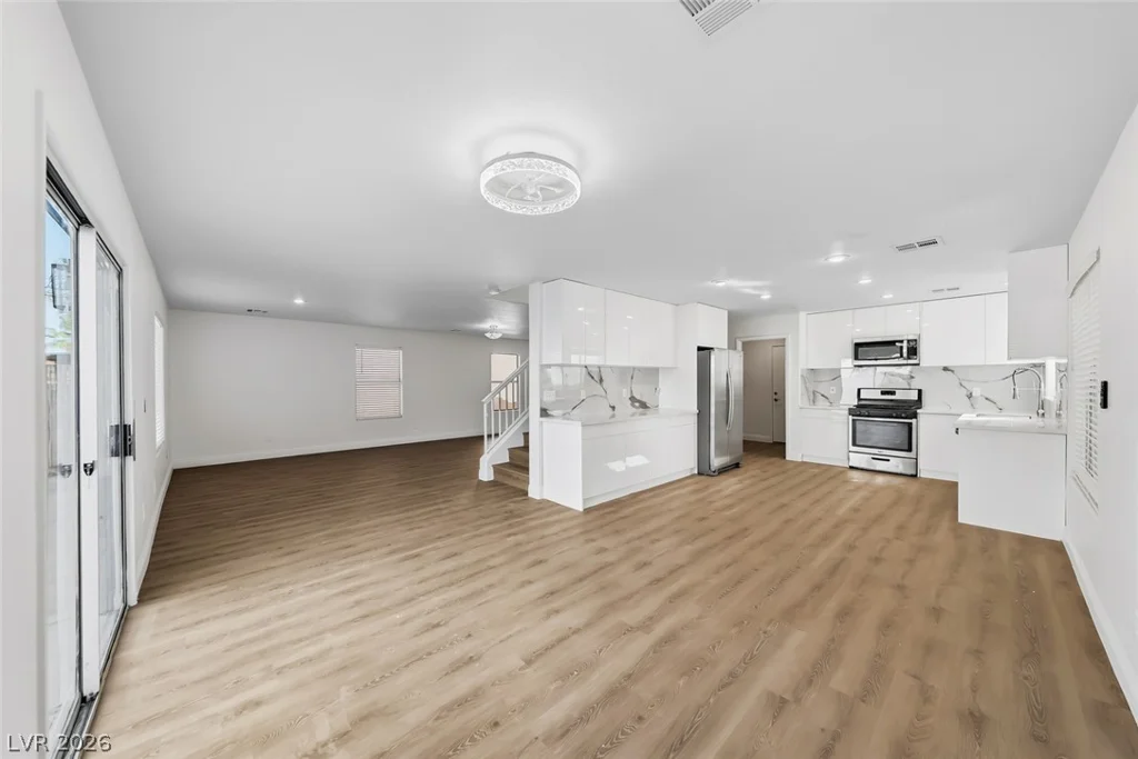 8608 Hidden Pines, Las Vegas, NV 89143