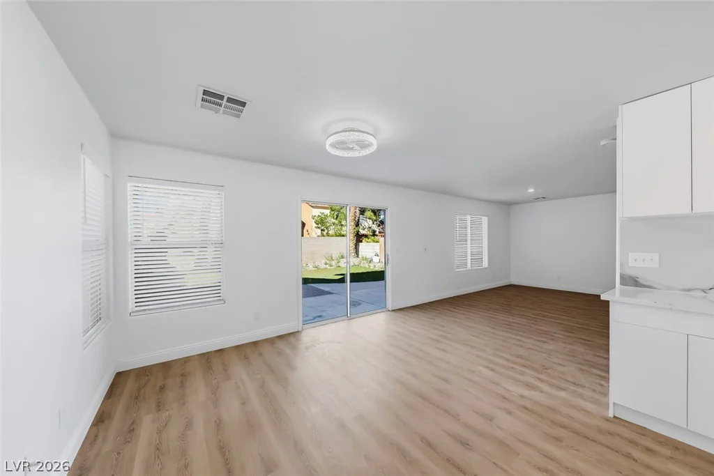 8608 Hidden Pines, Las Vegas, NV 89143