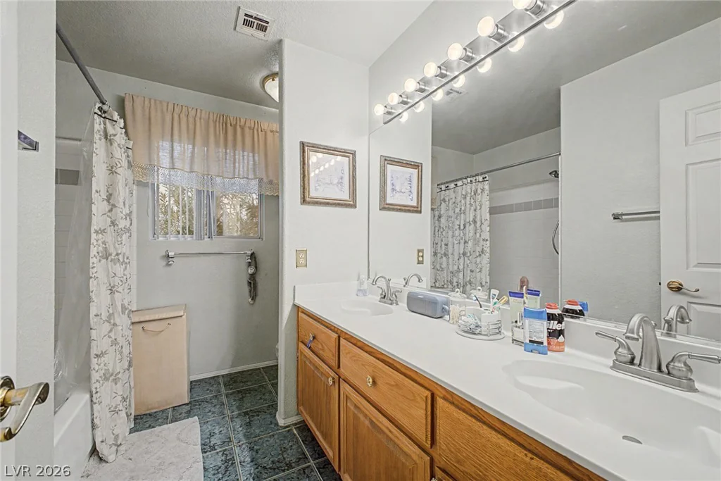 8208 Swan Lake, Las Vegas, NV 89128