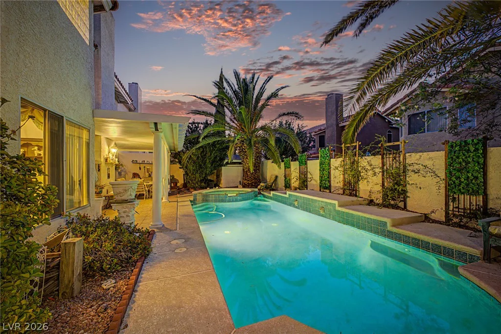 8208 Swan Lake, Las Vegas, NV 89128