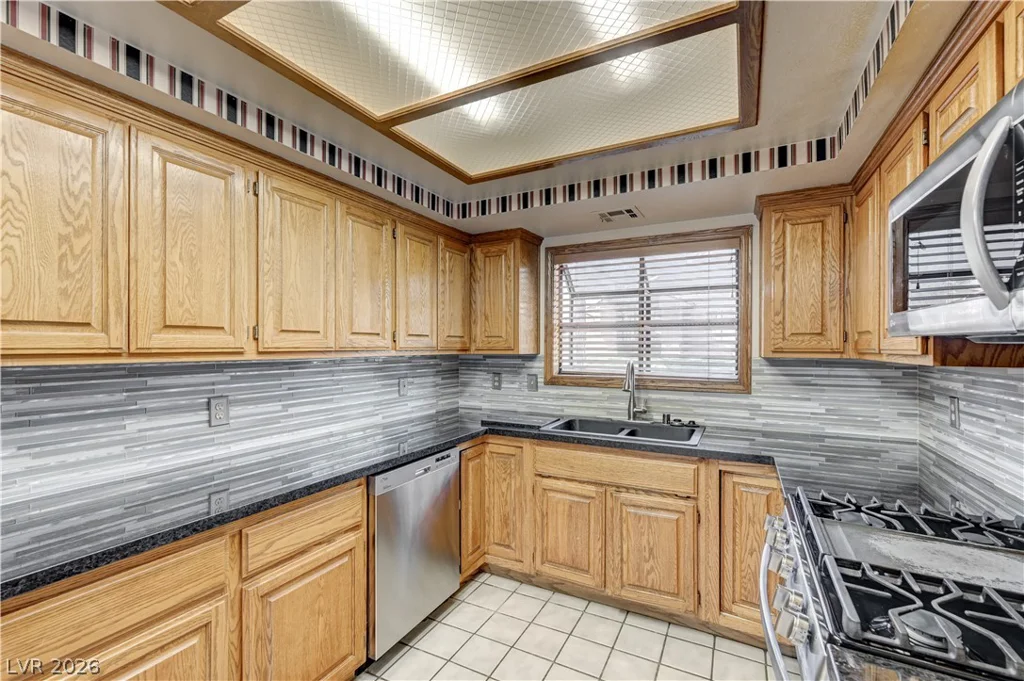 7916 Canoe, Las Vegas, NV 89145