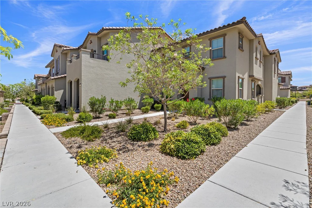89 Alamere Falls, Las Vegas, NV 89138
