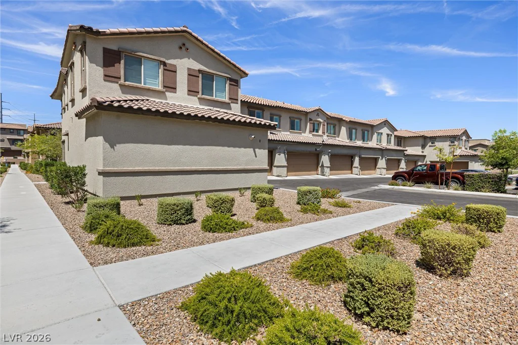89 Alamere Falls, Las Vegas, NV 89138