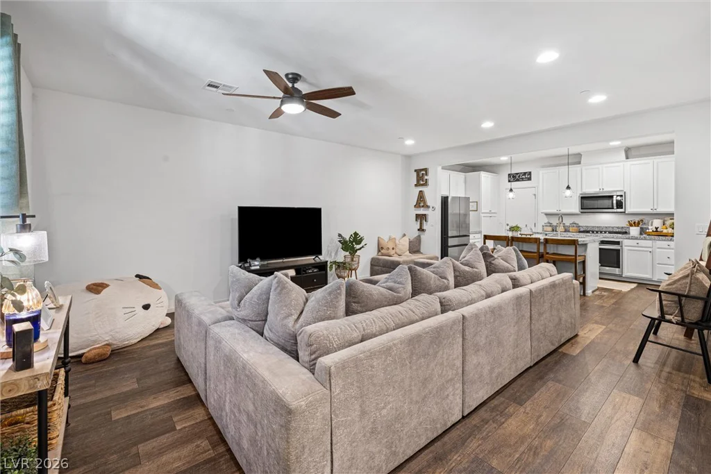 89 Alamere Falls, Las Vegas, NV 89138