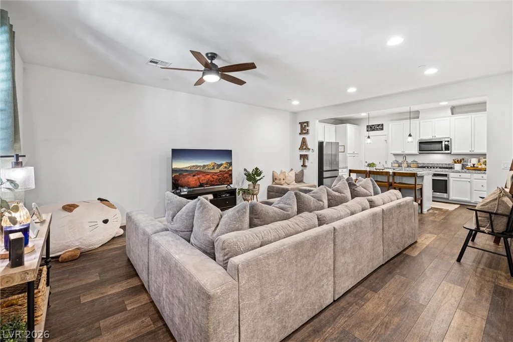 89 Alamere Falls, Las Vegas, NV 89138