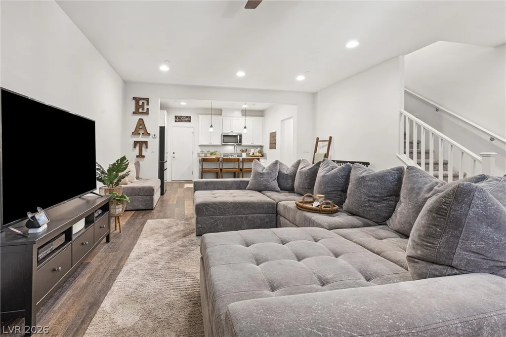 89 Alamere Falls, Las Vegas, NV 89138