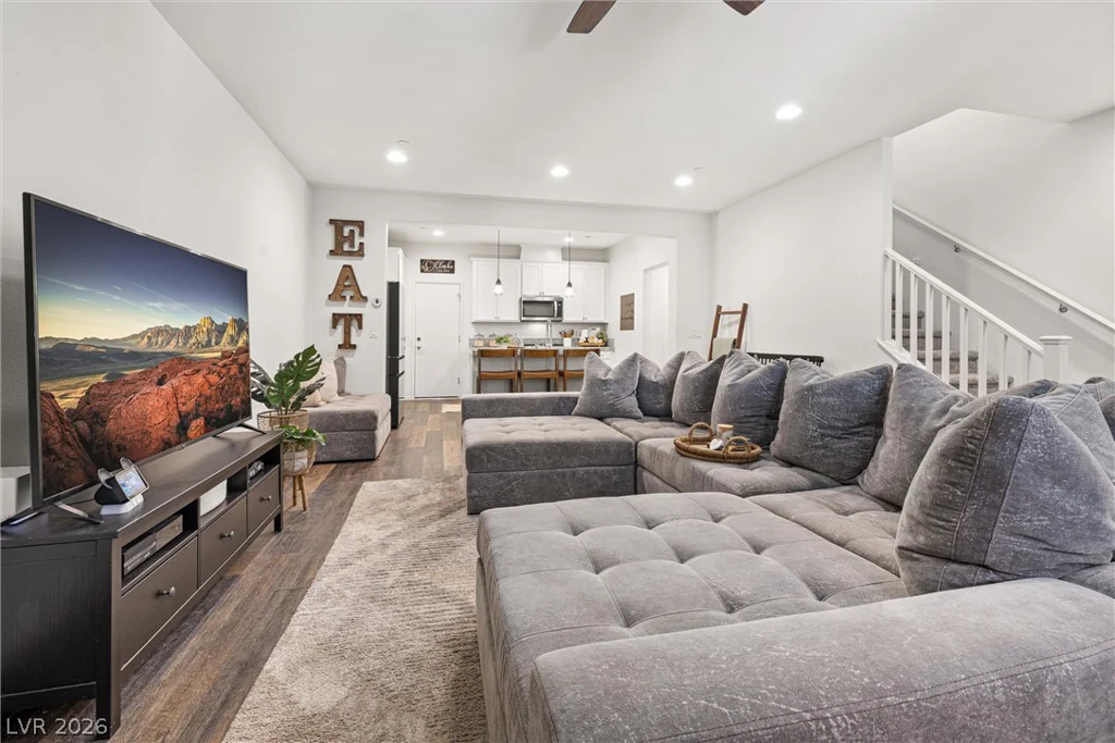 89 Alamere Falls, Las Vegas, NV 89138