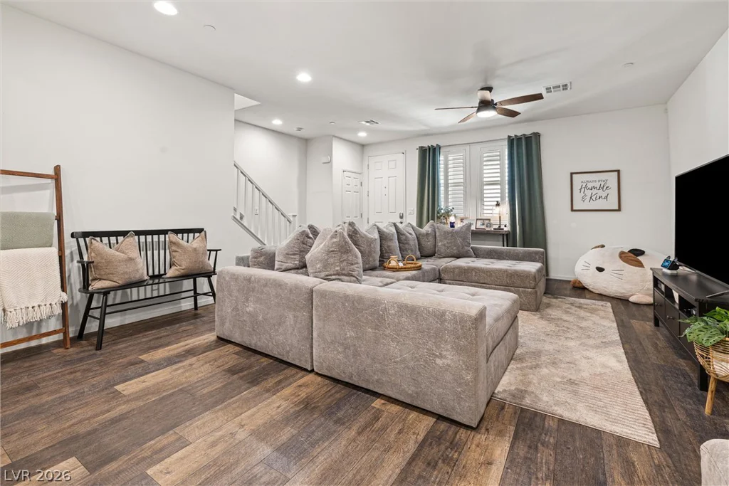 89 Alamere Falls, Las Vegas, NV 89138