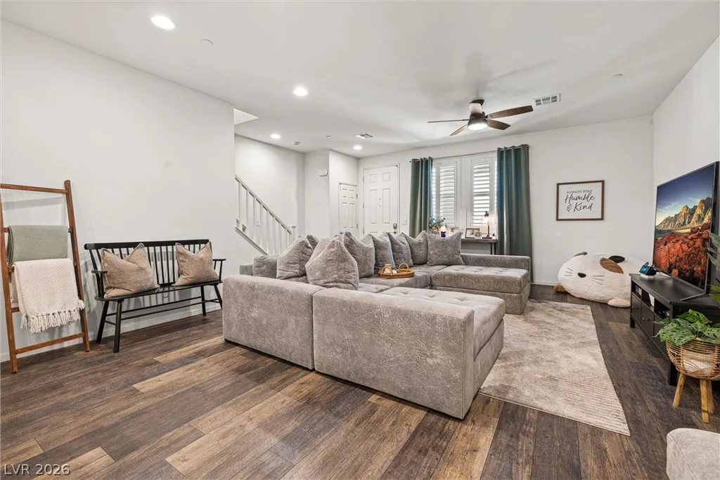 89 Alamere Falls, Las Vegas, NV 89138