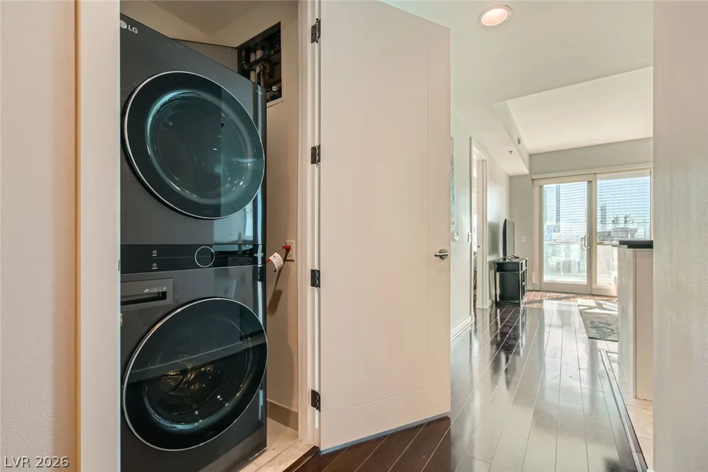 4525 Dean Martin, Las Vegas, NV 89103