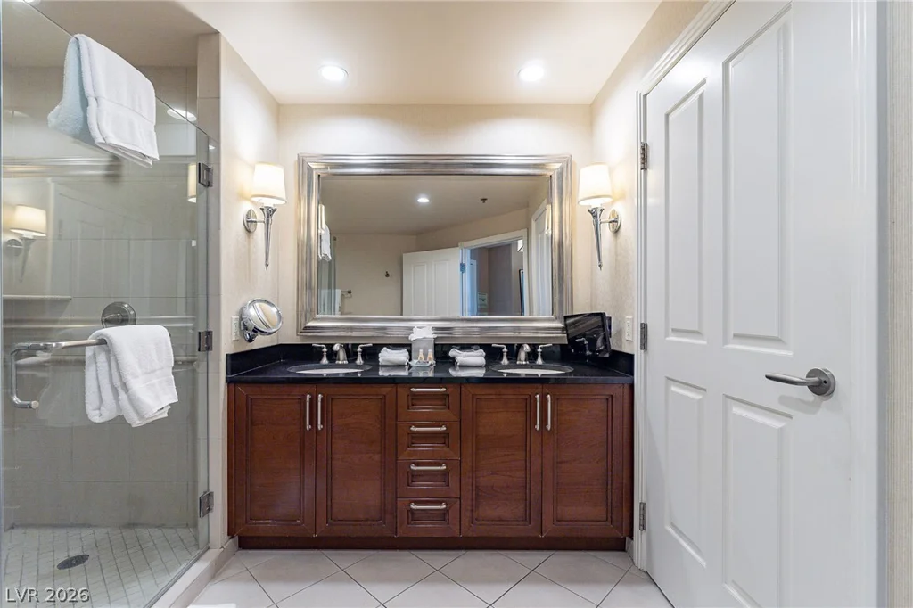 135 Harmon, Las Vegas, NV 89109
