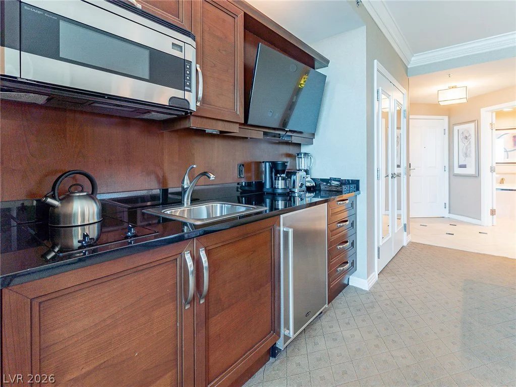 135 Harmon, Las Vegas, NV 89109