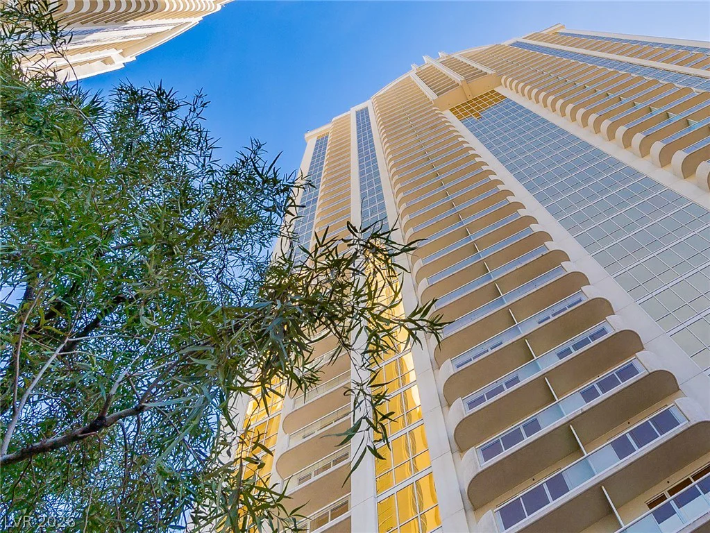 135 Harmon, Las Vegas, NV 89109