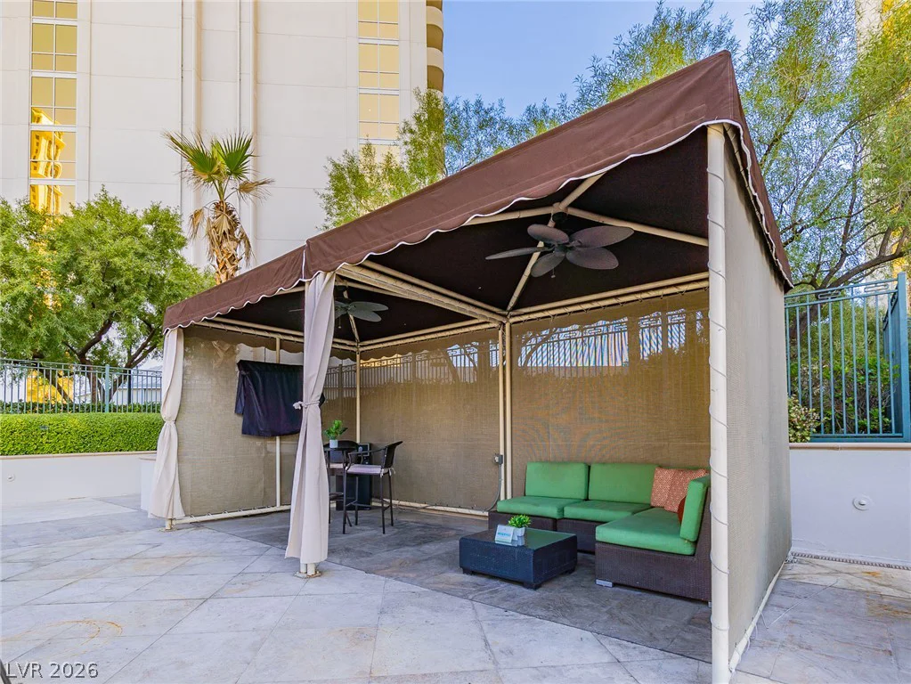 135 Harmon, Las Vegas, NV 89109