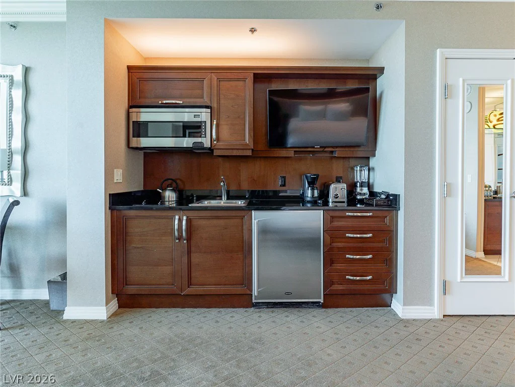 135 Harmon, Las Vegas, NV 89109