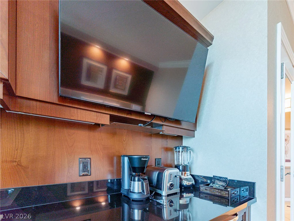 135 Harmon, Las Vegas, NV 89109