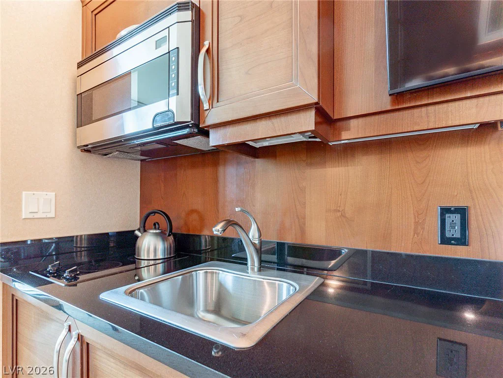 135 Harmon, Las Vegas, NV 89109