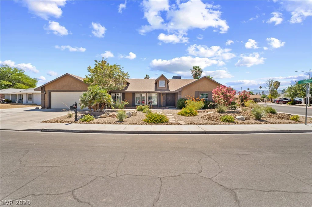 1909 Stonehaven, Las Vegas, NV 89108
