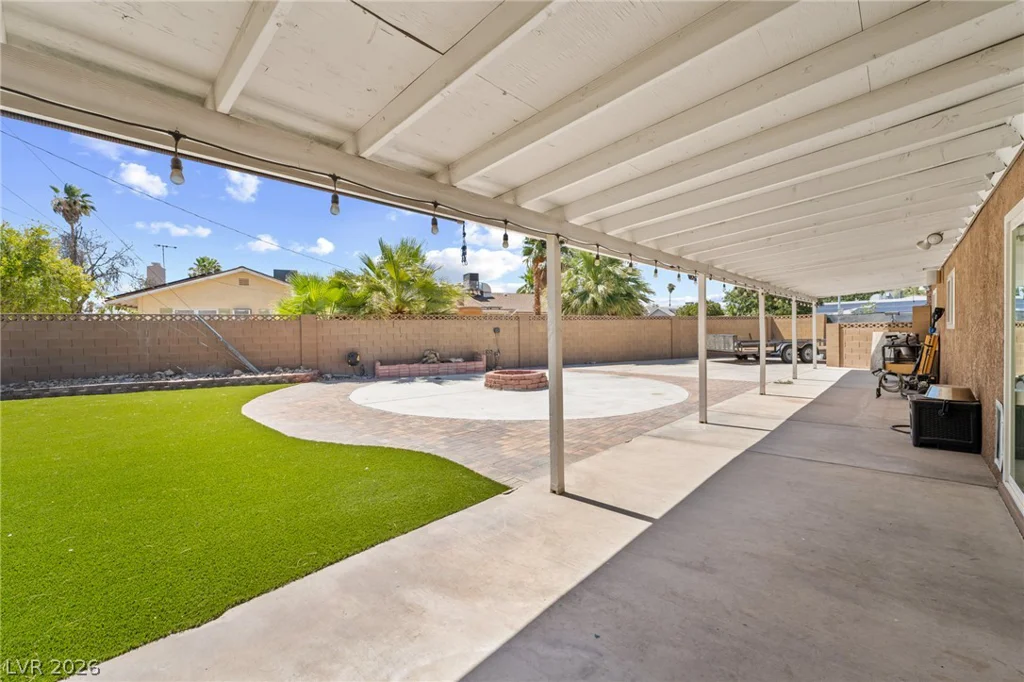 1909 Stonehaven, Las Vegas, NV 89108