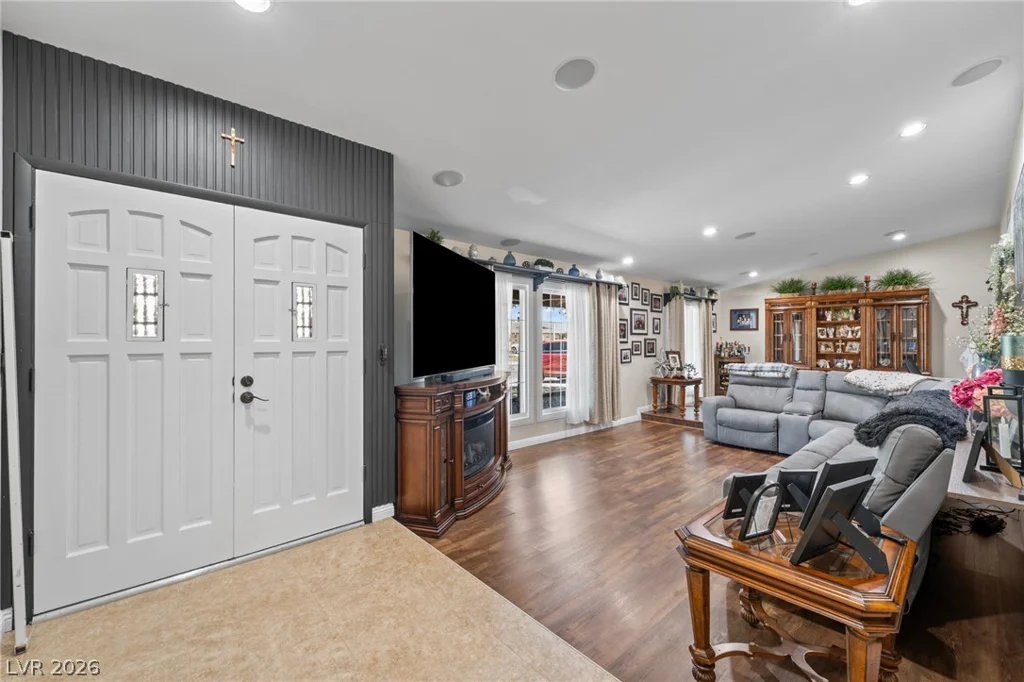 1909 Stonehaven, Las Vegas, NV 89108