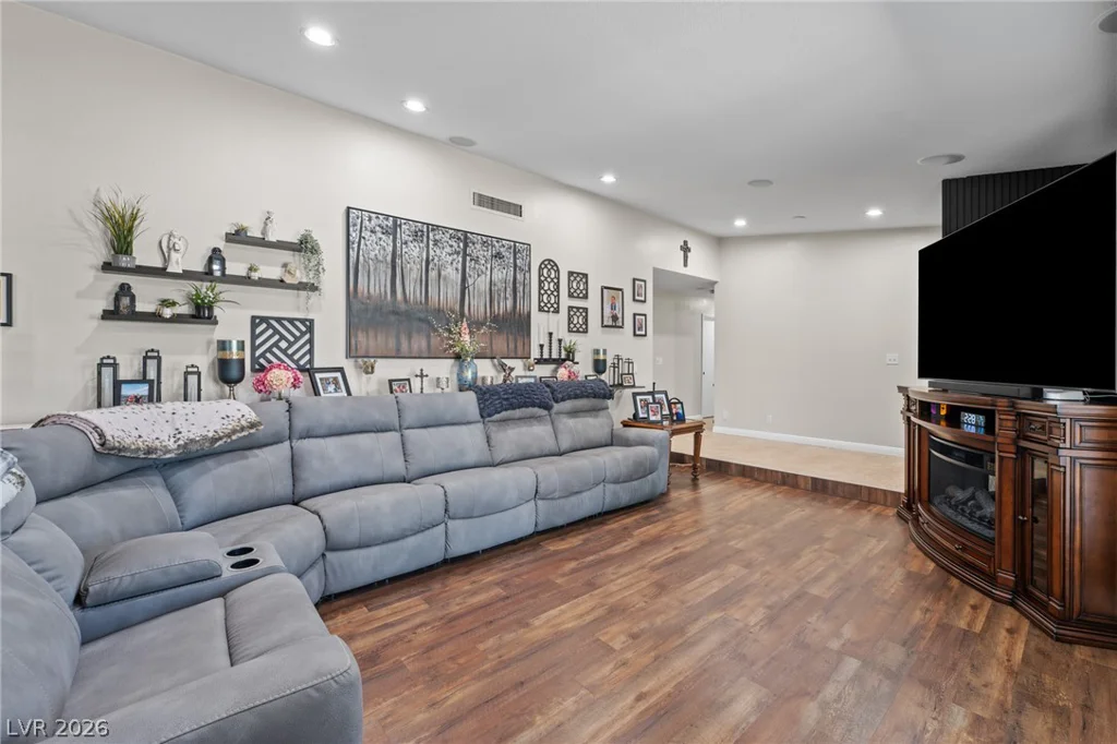1909 Stonehaven, Las Vegas, NV 89108