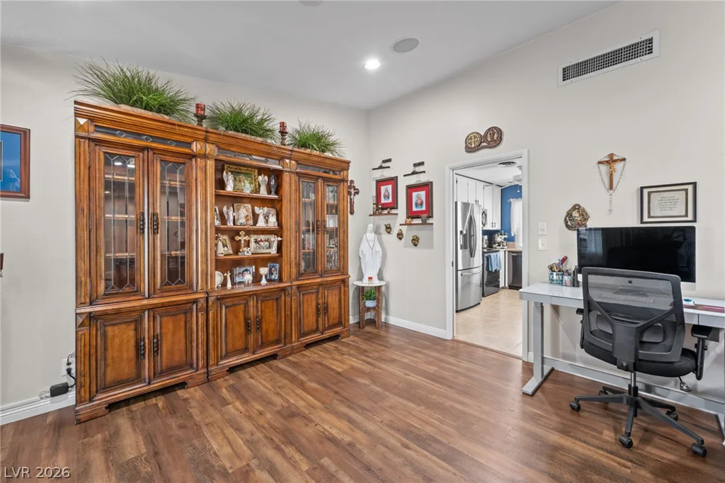 1909 Stonehaven, Las Vegas, NV 89108