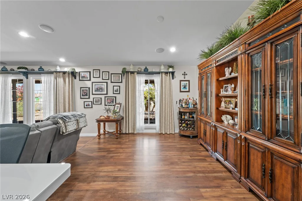 1909 Stonehaven, Las Vegas, NV 89108