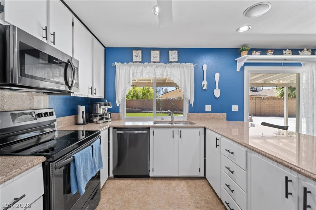 1909 Stonehaven, Las Vegas, NV 89108