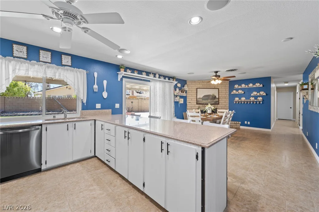 1909 Stonehaven, Las Vegas, NV 89108